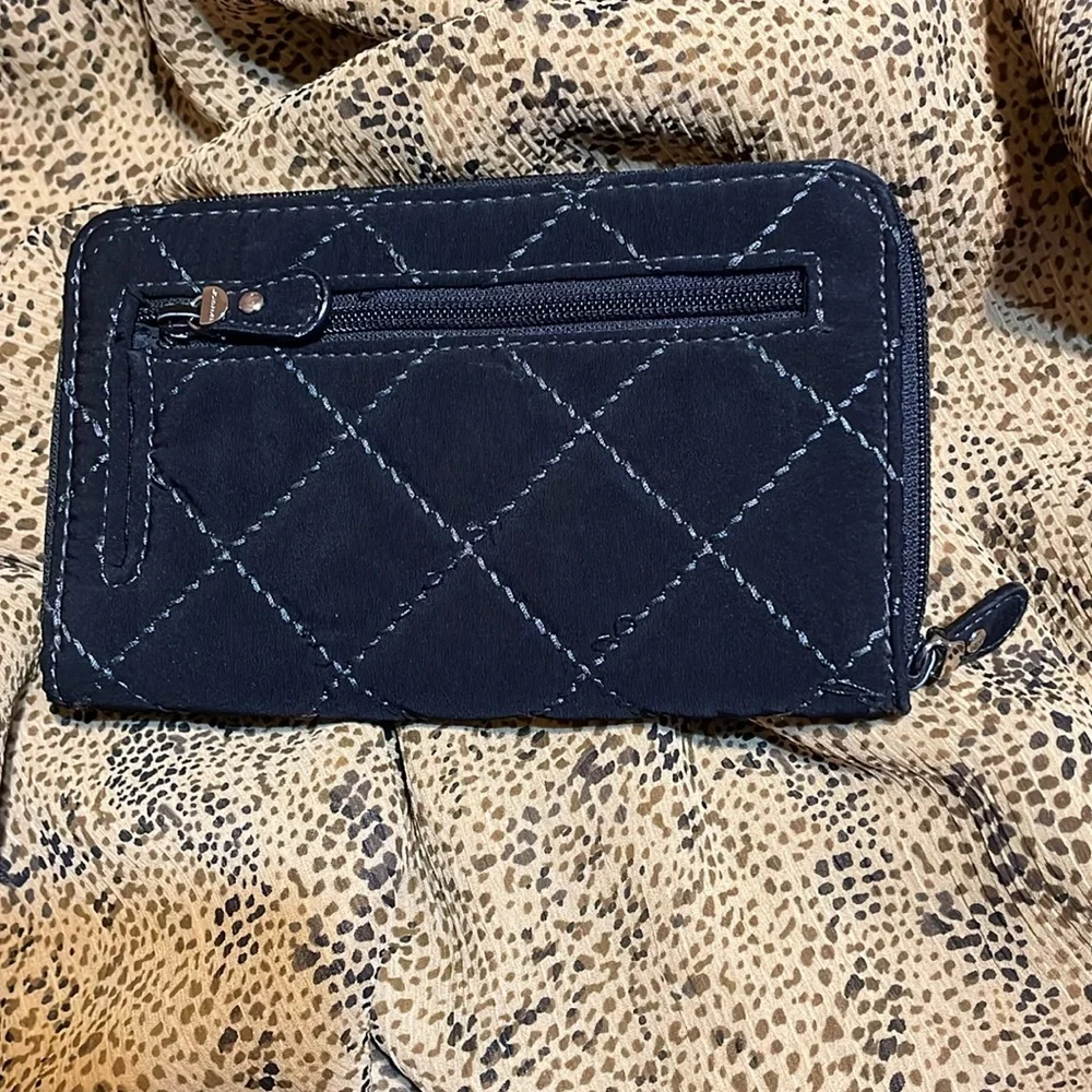 VERA BRADLEY BLk QUILTED WALLET SILVER HARDWARE TURNLOCK CLOSURE OUTSIDE POCKET